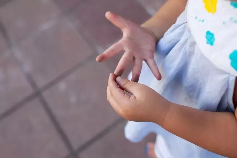 幼儿园园长每天要和孩子说什么,幼儿园园长用心呵护孩子的成长