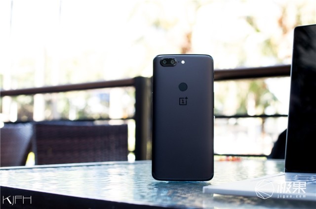 资深极客上手一加5T，顺便给你聊聊它的前世今生