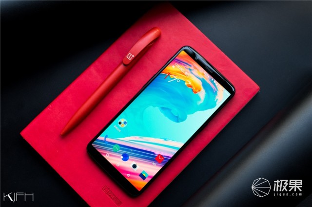 资深极客上手一加5T，顺便给你聊聊它的前世今生