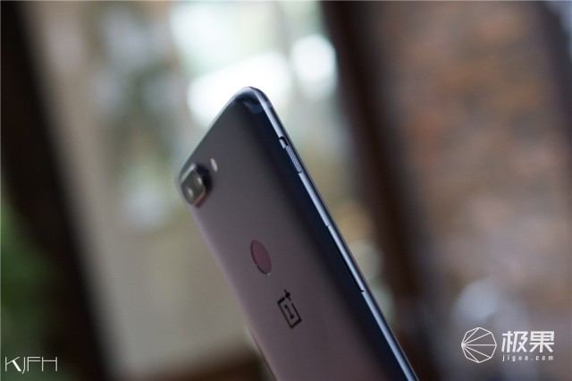 资深极客上手一加5T，顺便给你聊聊它的前世今生