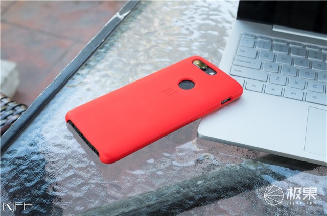 资深极客上手一加5T，顺便给你聊聊它的前世今生