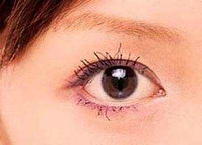 新手睫毛膏怎么画才简单又好看,长睫毛膏的正确使用方法