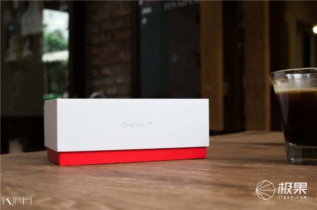 资深极客上手一加5T，顺便给你聊聊它的前世今生