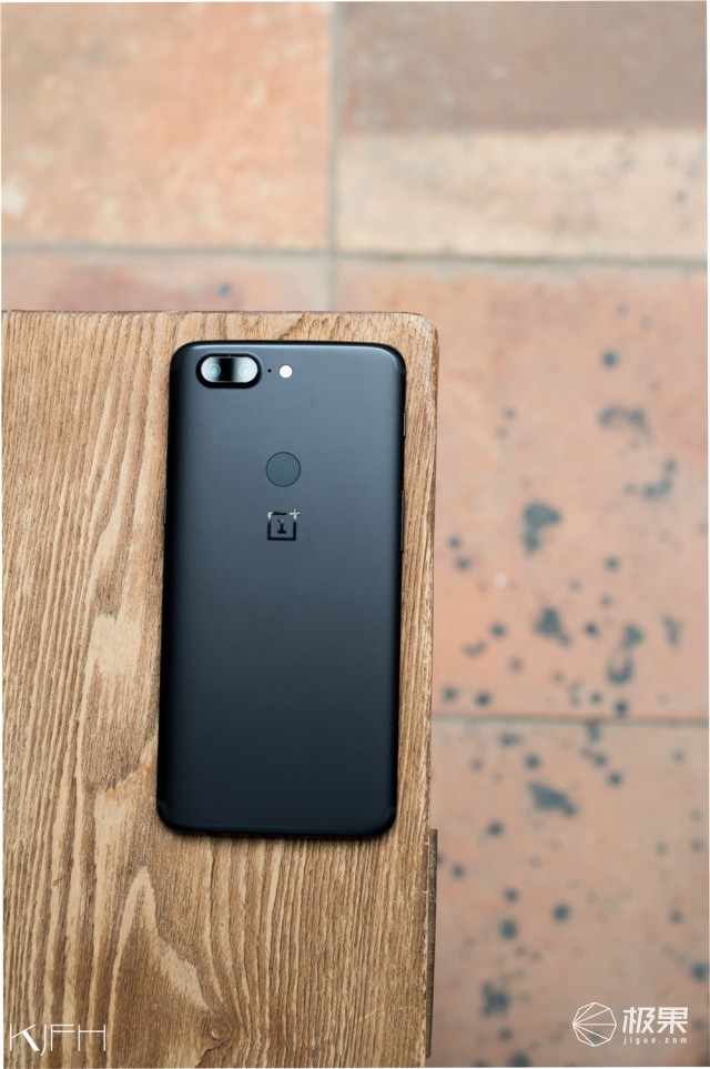 资深极客上手一加5T，顺便给你聊聊它的前世今生
