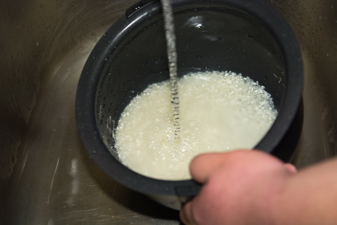 爱活角斗场|日系电饭煲做饭更好吃？我们用三款电饭煲做了盲测