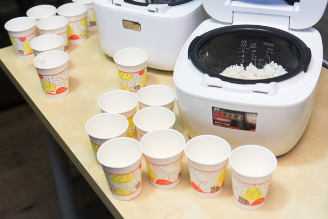 爱活角斗场|日系电饭煲做饭更好吃？我们用三款电饭煲做了盲测