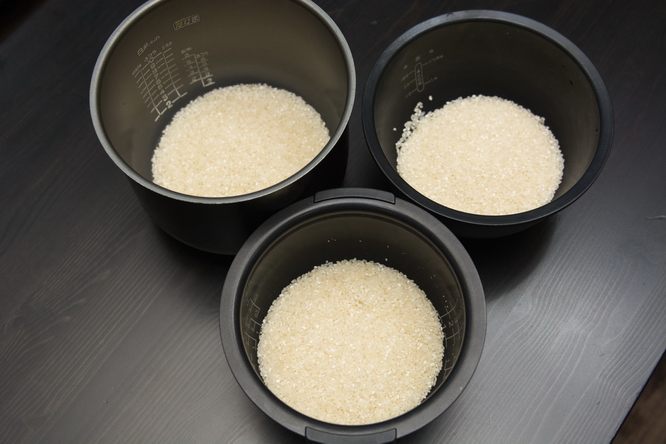 爱活角斗场|日系电饭煲做饭更好吃？我们用三款电饭煲做了盲测