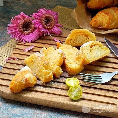 杏仁牛角酥面包做法,羊角起酥面包