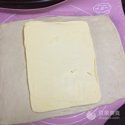 杏仁牛角酥面包做法,羊角起酥面包