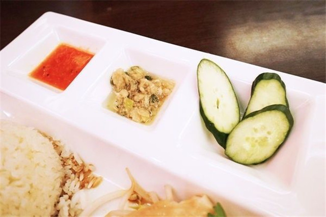 桃园中坜这家星马料理餐厅“海南鸡”超级滑嫩Q弹！