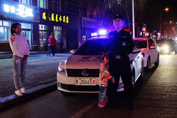 给警察发自拍,发警察服自拍照文案