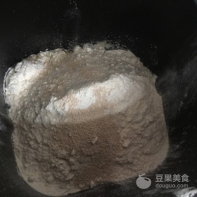 杏仁牛角酥面包做法,羊角起酥面包