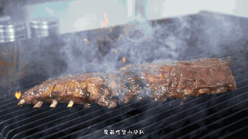 端不动的鱼缸鸡尾酒，边嚼边喝