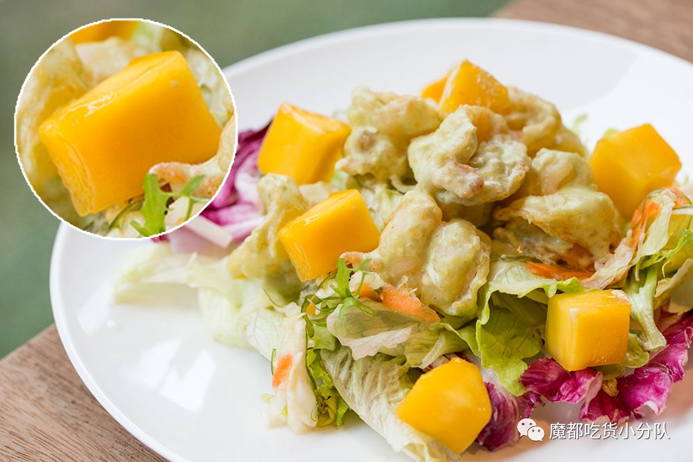 端不动的鱼缸鸡尾酒，边嚼边喝