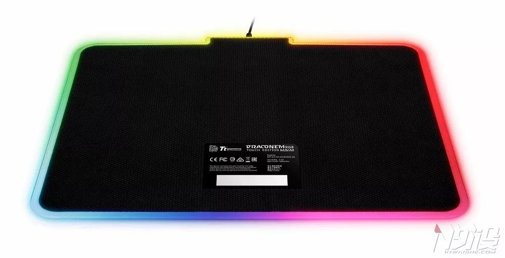 TteSPORTS发布圣龙鳞全彩指纹辨识电竞鼠标垫