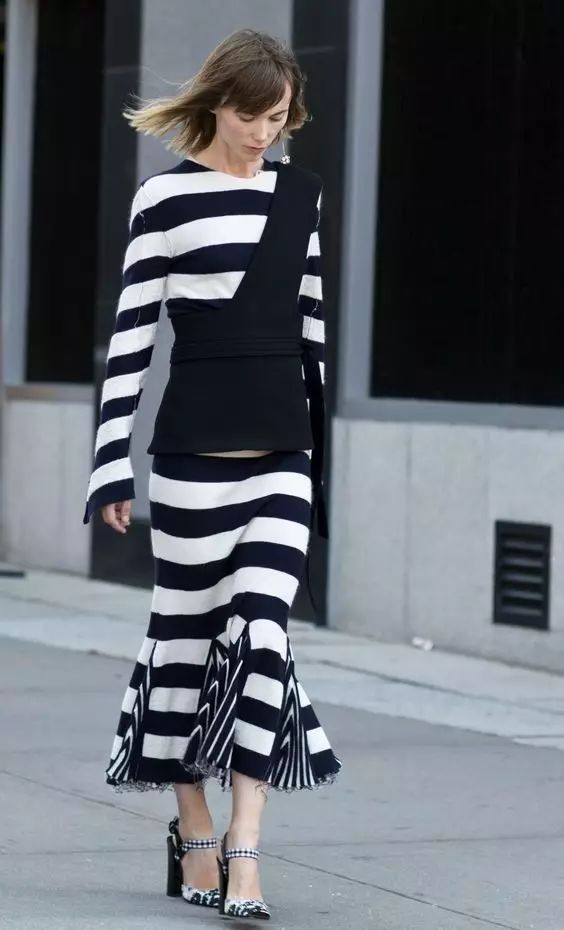 2018年不用大毛衣+仙女裙，你还敢说自己时髦？