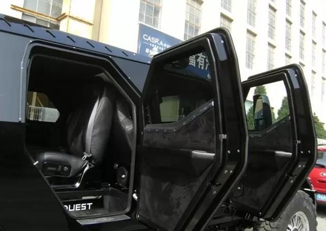 1500万的车怎么洗？小哥摇摇头说你换个地吧！