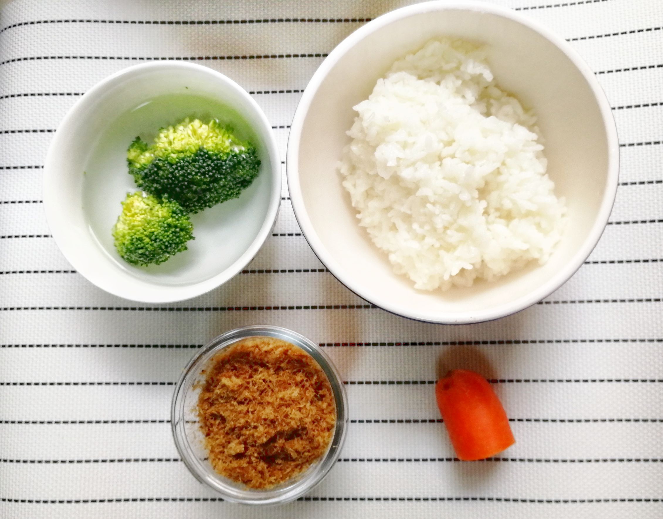宝宝辅食肉松蔬菜米饭,宝宝辅食之肉松