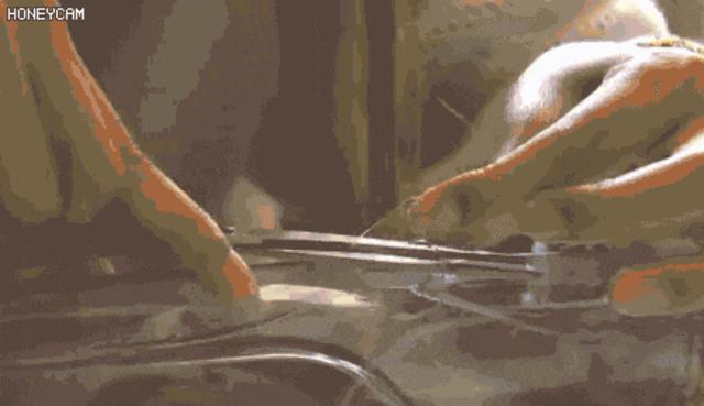 一个饮料瓶就能彻底清洗油烟机,教你不用一滴水一年没洗油烟机