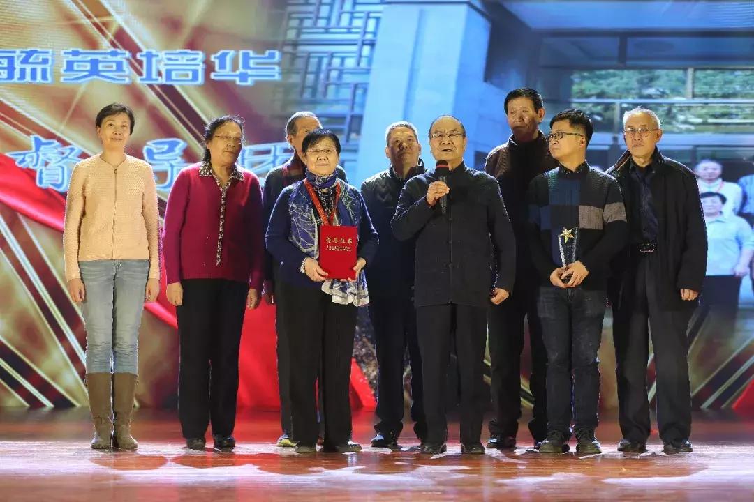 这两位90后的同框，告诉你什么是青春万岁丨2017“感动师大”新闻人物温情揭晓