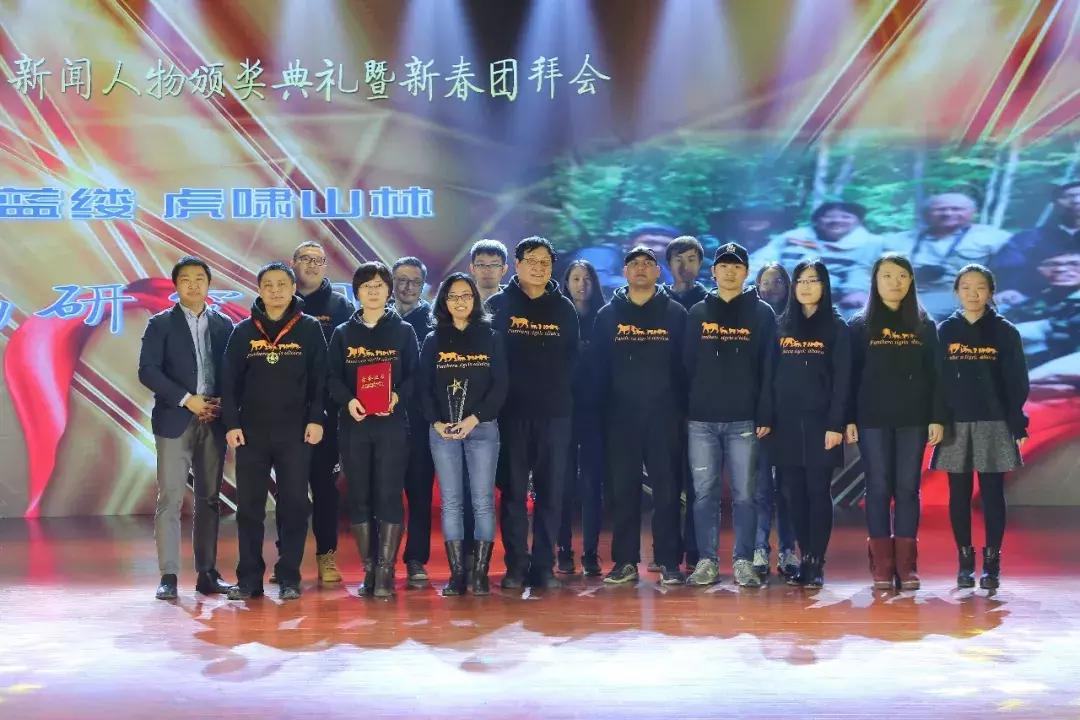 这两位90后的同框，告诉你什么是青春万岁丨2017“感动师大”新闻人物温情揭晓