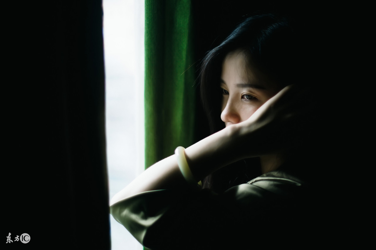 我抛弃女儿远嫁城里豪门，多年后发现儿子女友手腕有我家祖传镯子