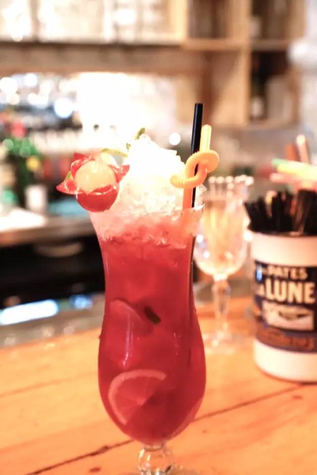 家附近居然藏着这么一家露天餐厅,市中隐藏的特点餐厅