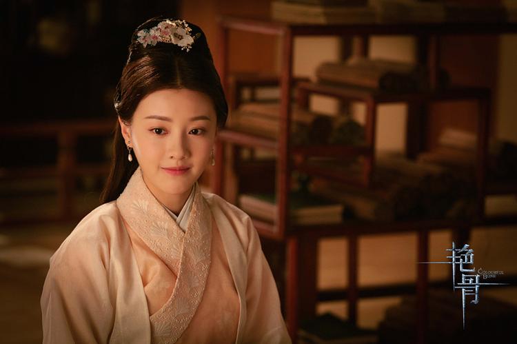 撞脸郑爽，出演《如懿传》，矿泉水女星主演的古装整容剧是要火！
