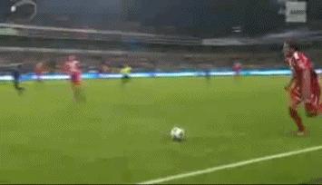 施连志飞踹高峰,德容飞踹阿隆索原视频