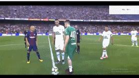 回忆2017的世界足坛，最让人泪流满面的的瞬间，你见过几个