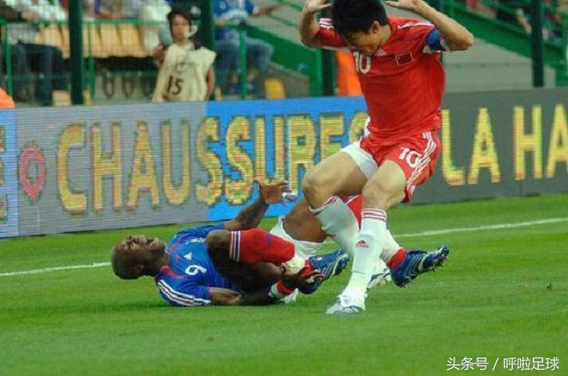 施连志飞踹高峰,德容飞踹阿隆索原视频