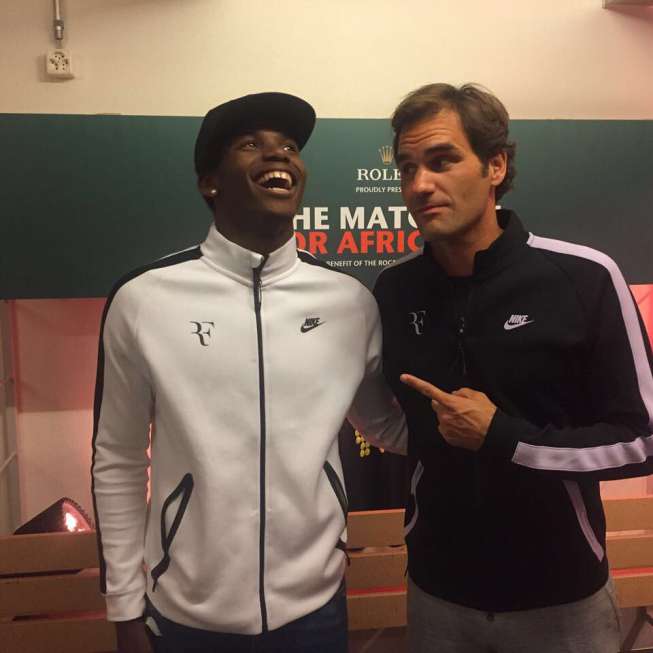 沙尔克3000万前锋满血复活，给他精神鼓舞的却是一位网坛巨星