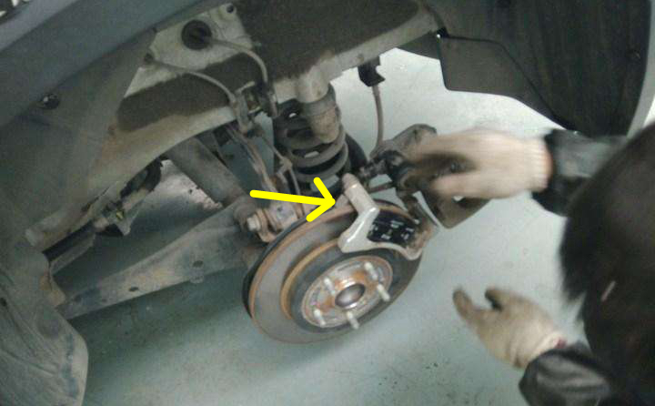 十万公里换刹车片吗,开了十几万公里的车没换过刹车片