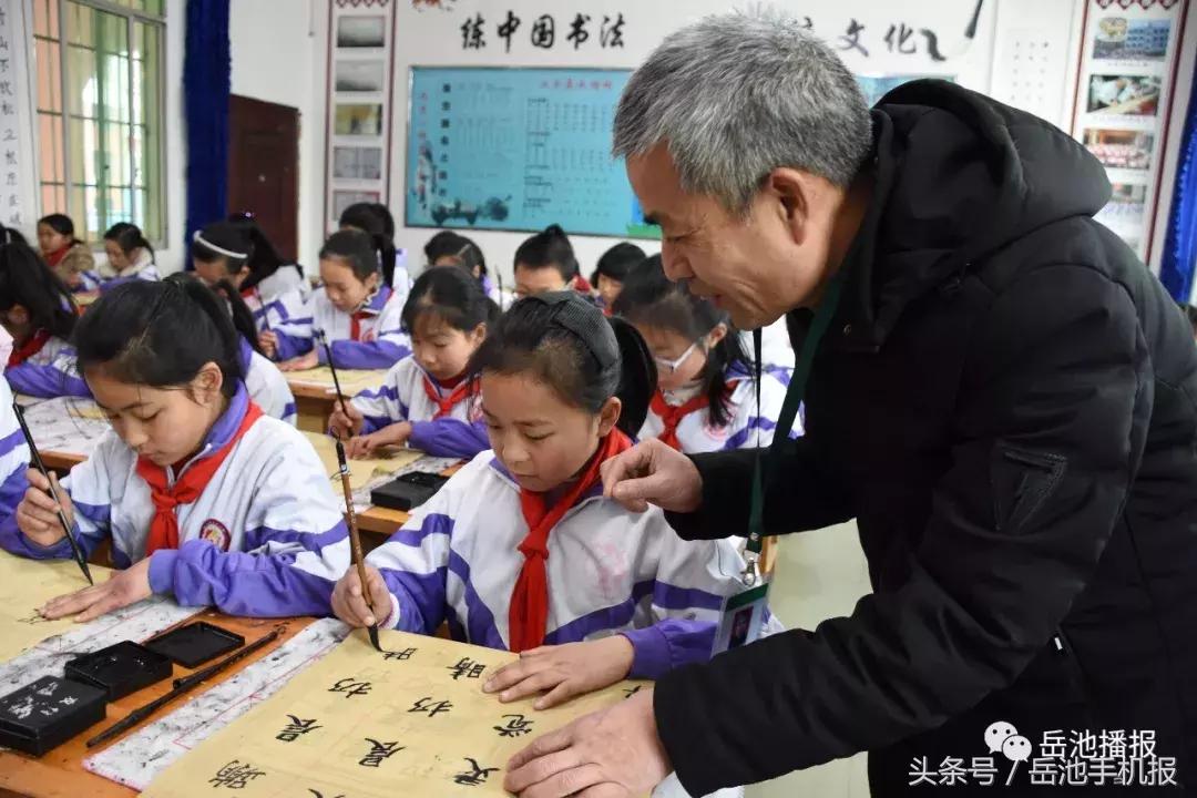苟角小学：书法进校园，承传统文化