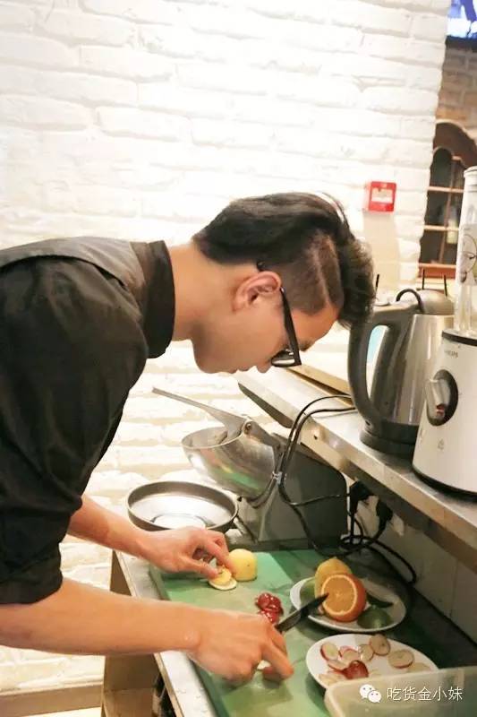 家附近居然藏着这么一家露天餐厅,市中隐藏的特点餐厅