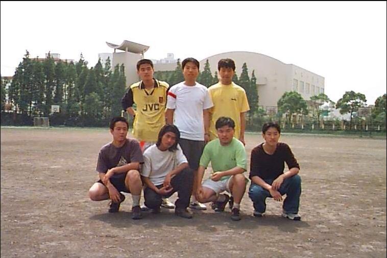 齐达内和韩寒什么关系,韩寒踢球被虐