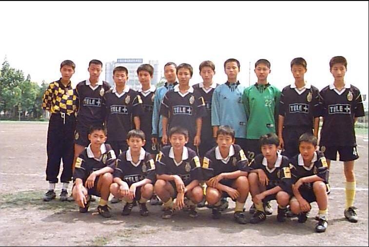 齐达内和韩寒什么关系,韩寒踢球被虐