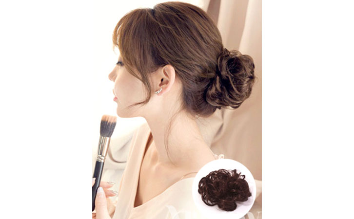 丸子头怎么扎好看又蓬松中长发,杨幂花瓣丸子头的简单扎法蓬松