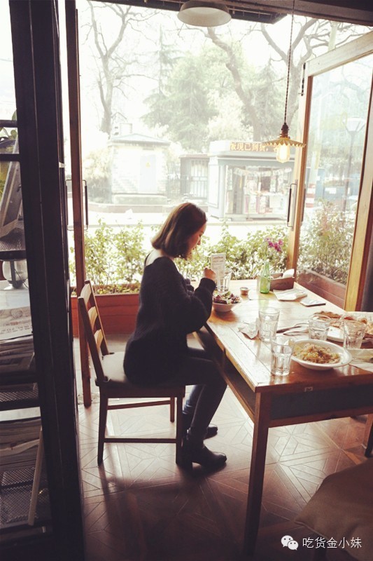 家附近居然藏着这么一家露天餐厅,市中隐藏的特点餐厅