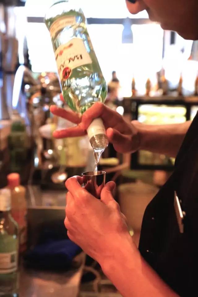 家附近居然藏着这么一家露天餐厅,市中隐藏的特点餐厅