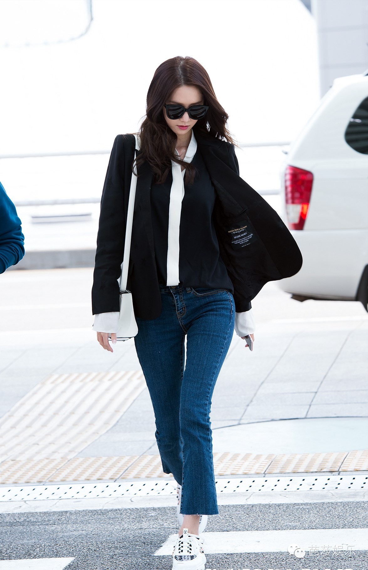 林允儿牛仔裤街拍,林允儿穿牛仔裤视频