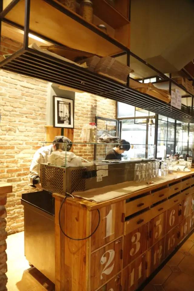 家附近居然藏着这么一家露天餐厅,市中隐藏的特点餐厅