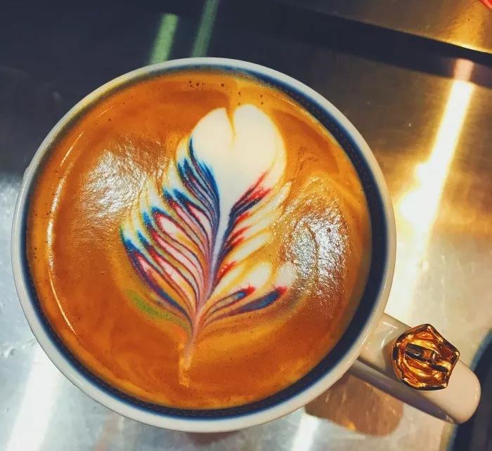 水果店咖啡、菜场咖啡、看魔都这些小窗咖啡店肉搏星爸爸！