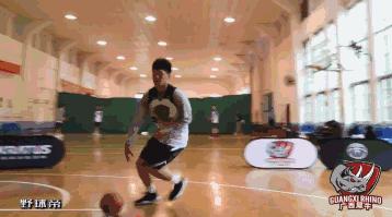 最简单最高效的过人方式,1分钟学会过人技巧