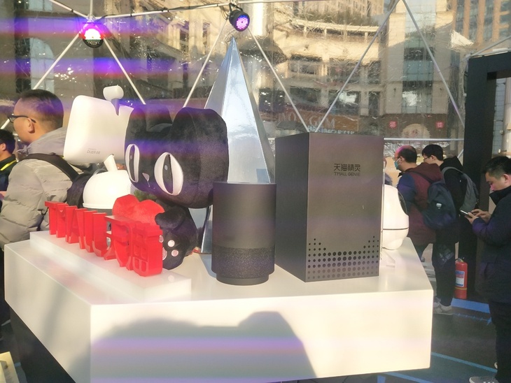 十余个国内外机器人大牌现身天猫无人店空降世贸天阶