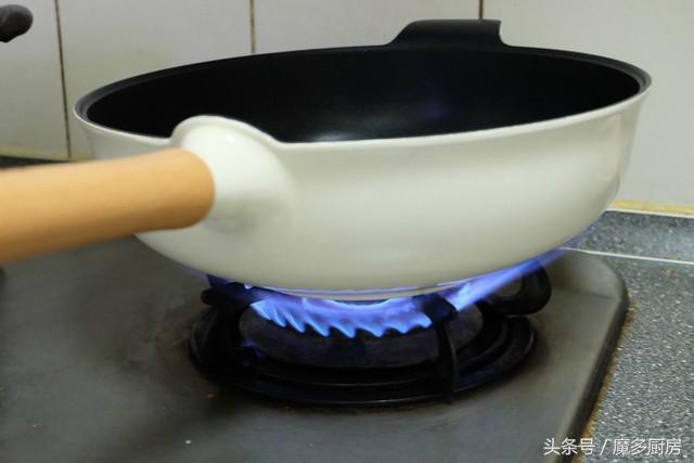 用鸡蛋和面粉做鸡蛋松饼,如何只用鸡蛋面粉做松饼