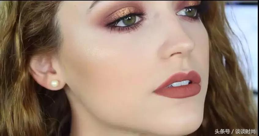 网红小猪9色土豆泥眼影盘教程,眼影盘推荐网红爆款带镜子刷子