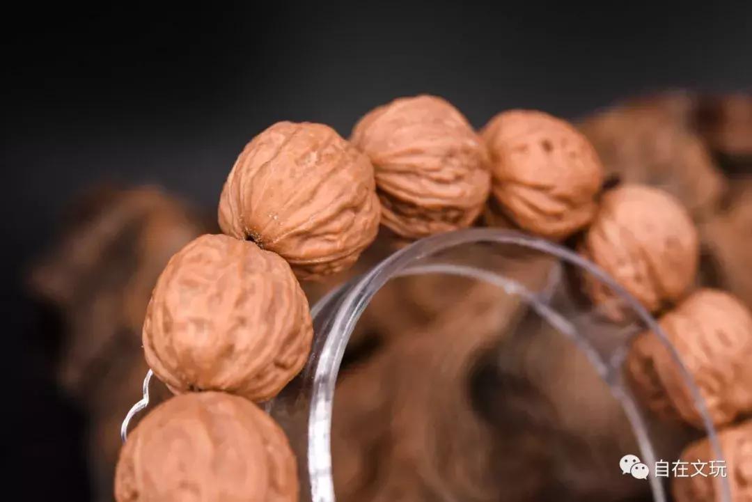 如何挑选小核桃手串,小核桃手串18颗佛头怎么挑选