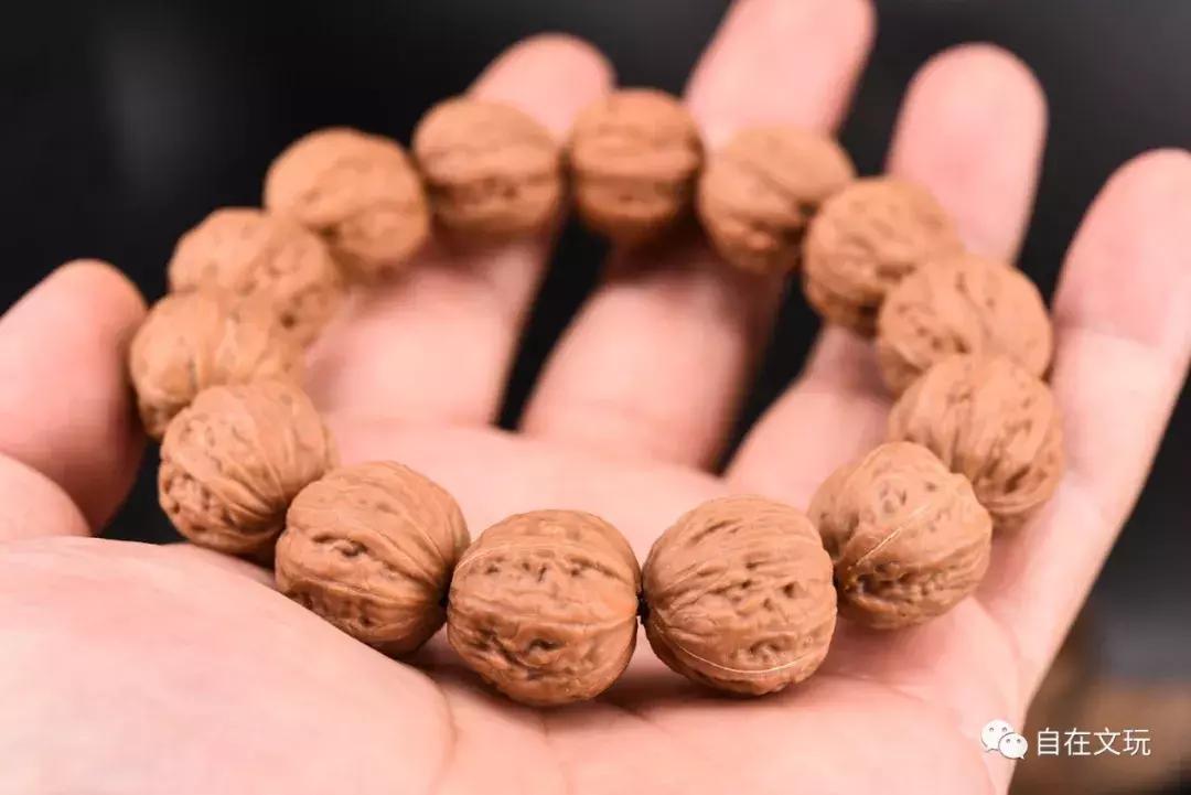 如何挑选小核桃手串,小核桃手串18颗佛头怎么挑选