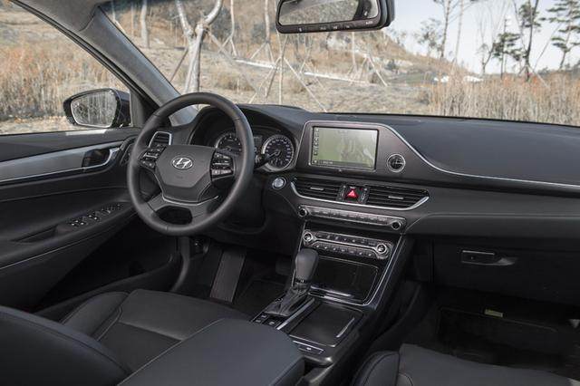 现代频繁出手，又推第六代雅尊，全装进口，是否真的是临死反扑